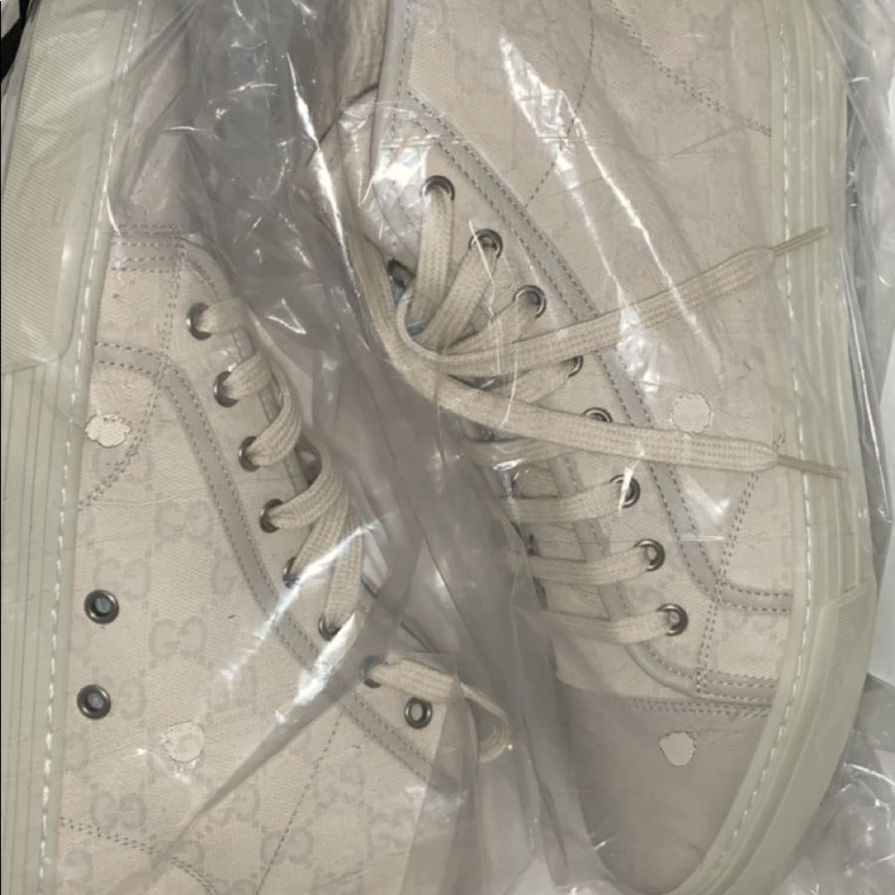 Cream Gucci Hightops sneakers